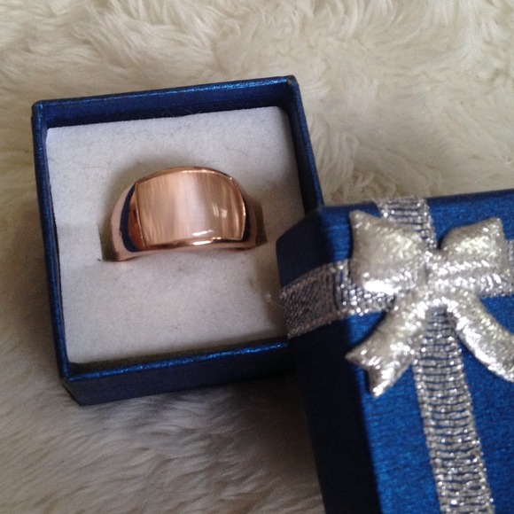 Rose gold size 7 ring