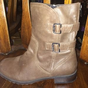 Kenneth Cole brown boots... Still have box