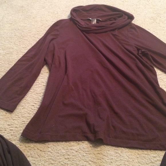 Peter Nygard burgundy 3/4 length cowl neck top