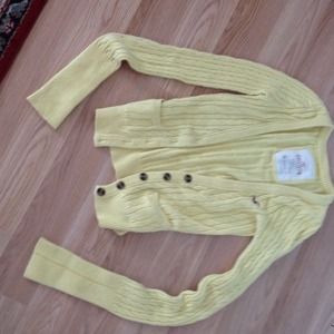 🎁Yellow Hollister Cableknit Sweater, size medium