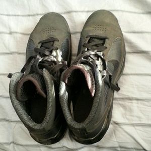 Men's basketball shoes