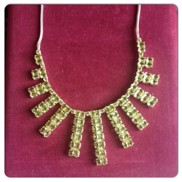 NWOT silver and peridot necklace