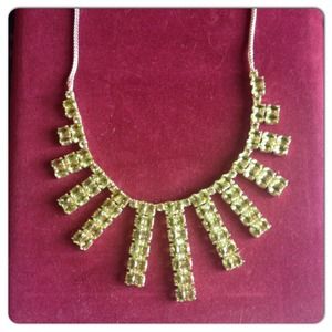 NWOT silver and peridot necklace