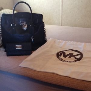 Michael kors black leather hamilton & black wallet