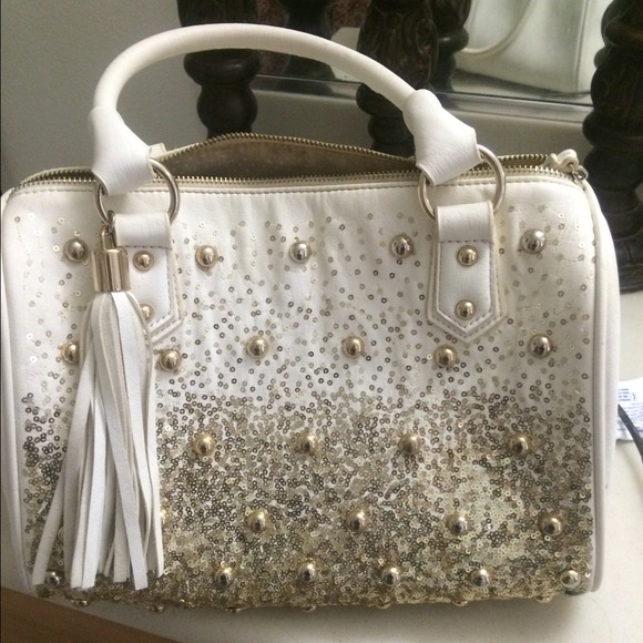 Charming Charlie handbag asking 28