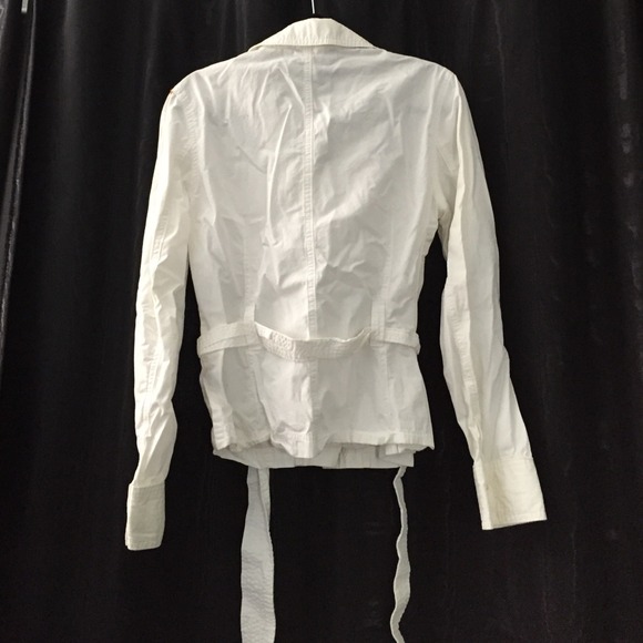 Sleek white jacket - Picture 2 of 2