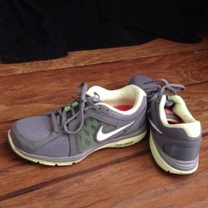 Nike Dual Fusion Women's 6.5 Running Shoes