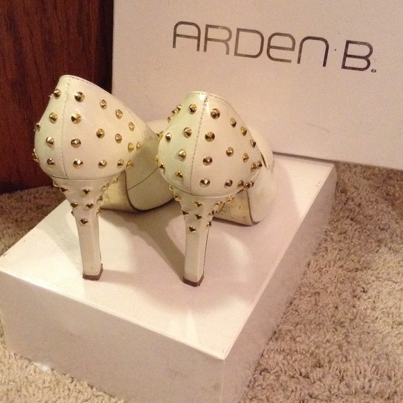 Pumps - Picture 2 of 4