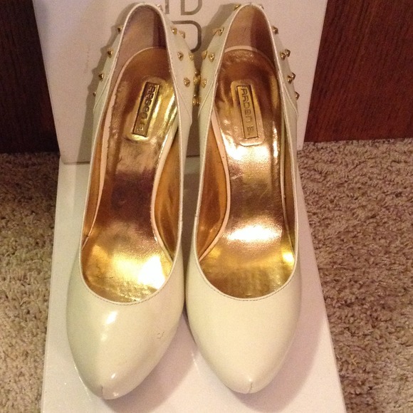 Pumps - Picture 3 of 4