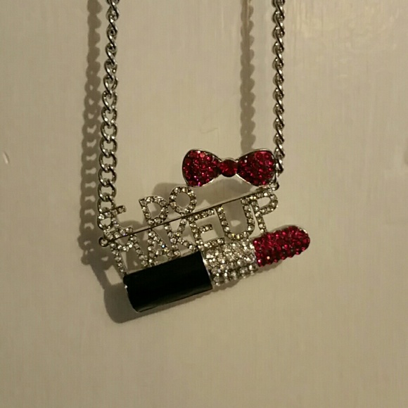 'I Do Makeup' necklace ??