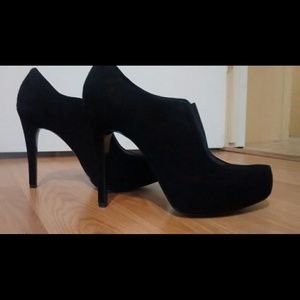 BCBGeneration ankle booties