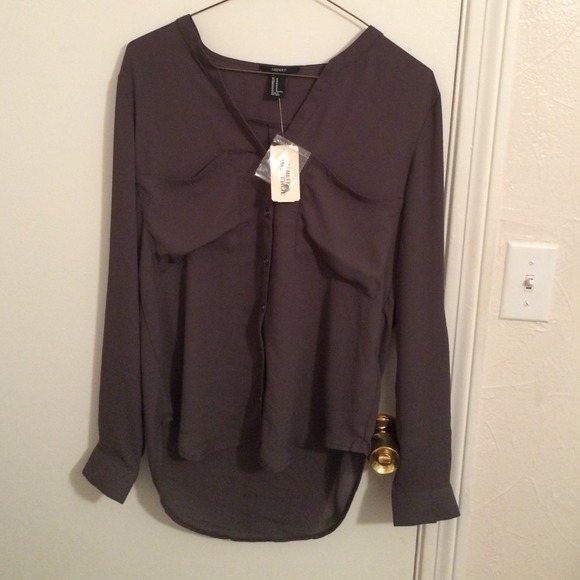 ❗️SOLD❗️Olive green hi-lo button up top - Picture 1 of 4