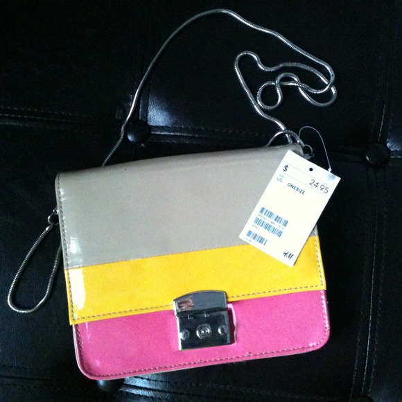 Color block purse with silver strap🔥