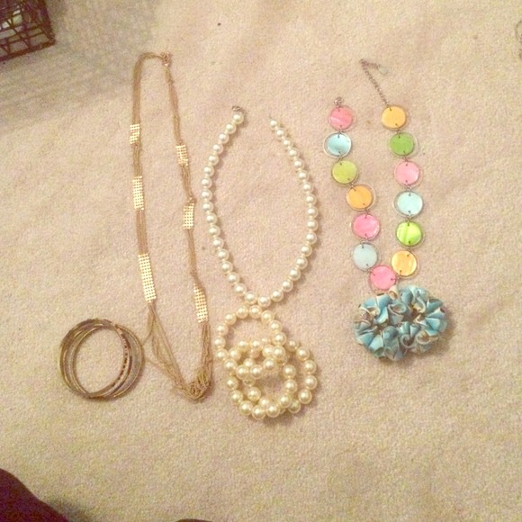 Necklace statement bundle pack with bracelets