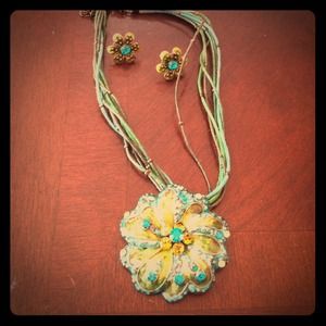 Green jewel necklace with earrings