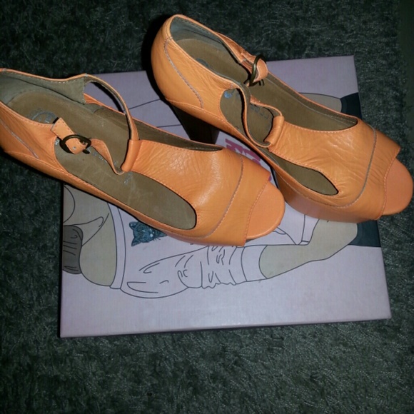 Jeffrey Campbell Shoes - Jeffrey Campbell foxy. Size 7 Will fit 7.5