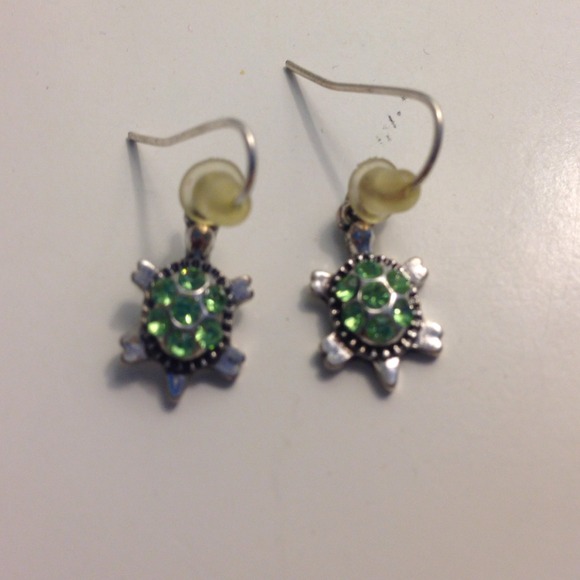 ❌SOLD IN A BUNDLE❌Bling turtle earrings