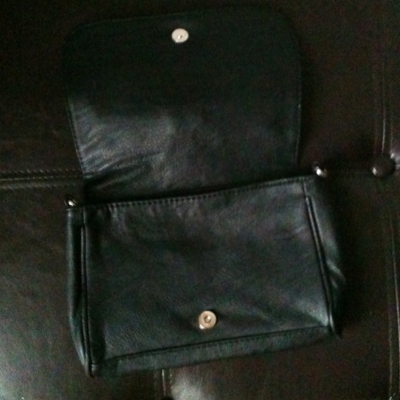 Studded bow clutch 🔥 - Picture 2 of 4