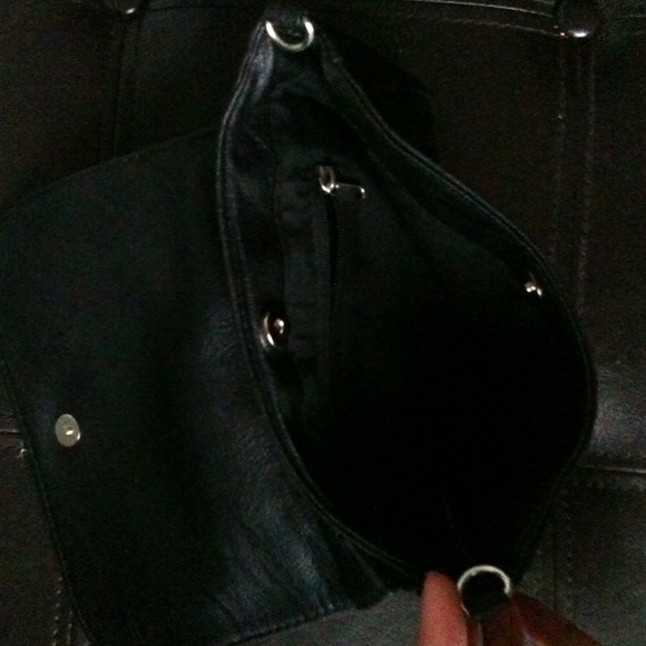 Studded bow clutch 🔥 - Picture 3 of 4