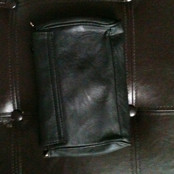 Studded bow clutch 🔥 - Picture 4 of 4