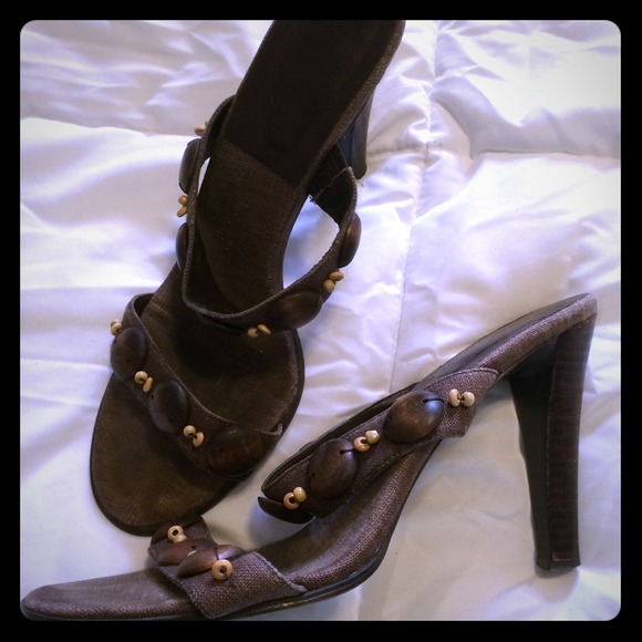 Brown Hawaiian style heels - Picture 1 of 4