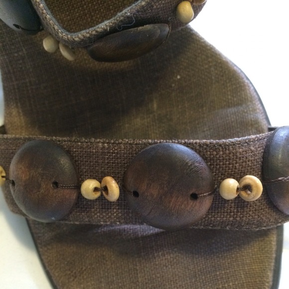 Brown Hawaiian style heels - Picture 2 of 4