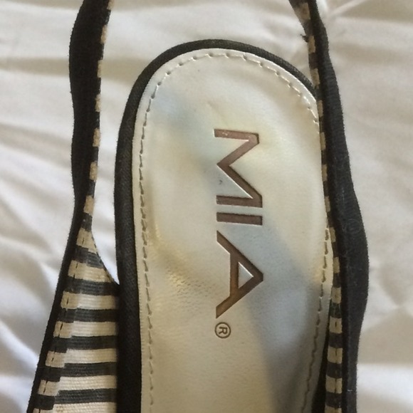 Black and white 3 inch heels - Picture 2 of 4