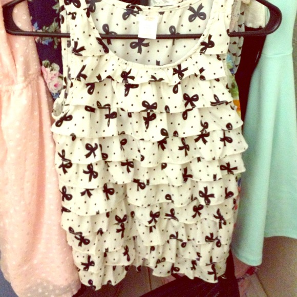 Tank Top Cream Color With Bows