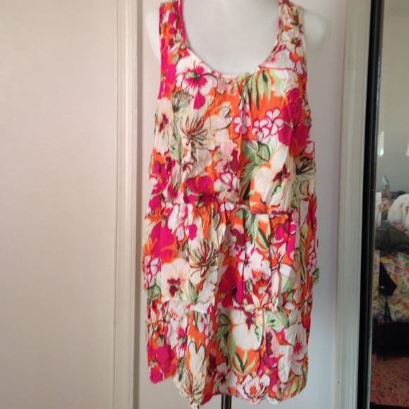 Multi colored layered top