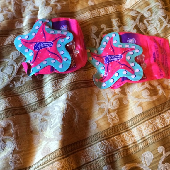 Swimmers 4-8 65lbs 29kg