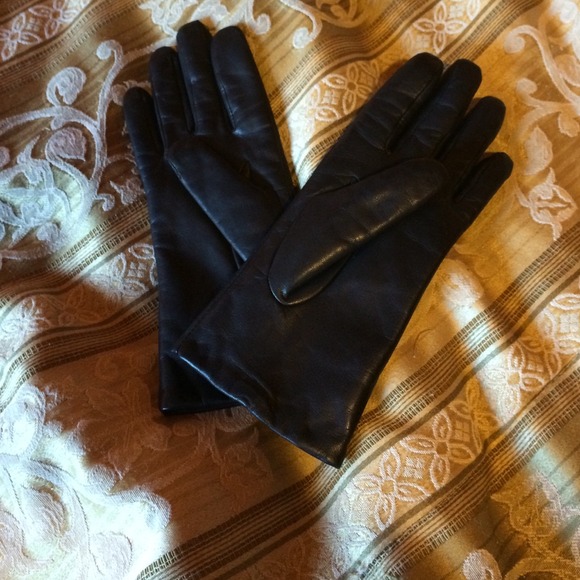 Genuine leather gloves