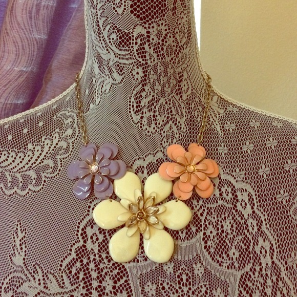 So Chic Necklace 🌸