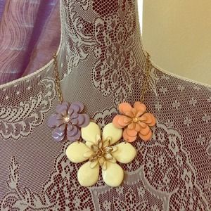 So Chic Necklace 🌸