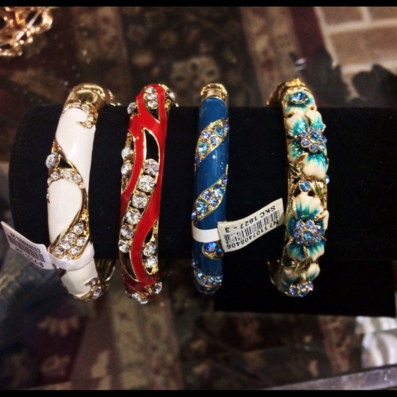 SMALL WRISTS 1 Cloissonné Rhinestones Hinged Bracelet - Picture 1 of 3