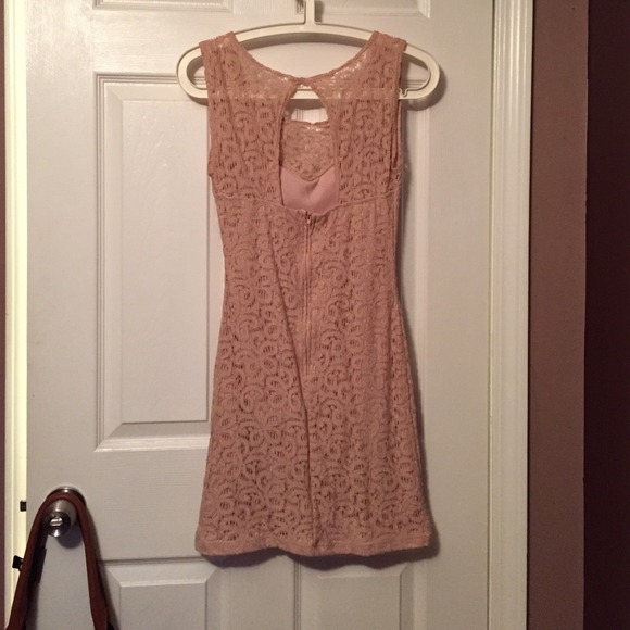 Pink flowery lace tight dress - Picture 2 of 3