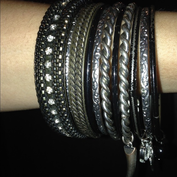 Set of bangles