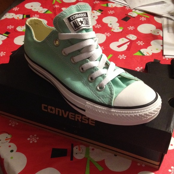 Selling never worn 7 size mint green Converse!
