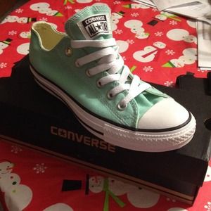 Selling never worn 7 size mint green Converse!