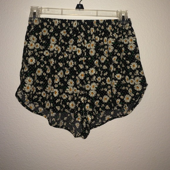 Loose Daisy Shorts!