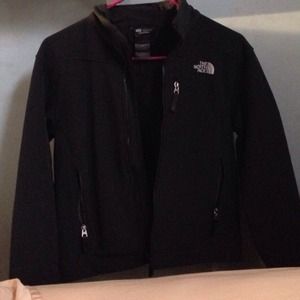 Girls medium. New soft shell Northface.