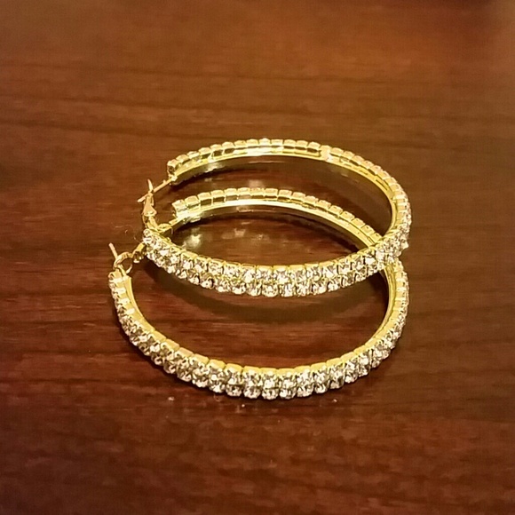 NWOT  Crystal  Hoop Earings