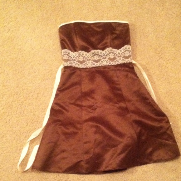 Brown strapless dress