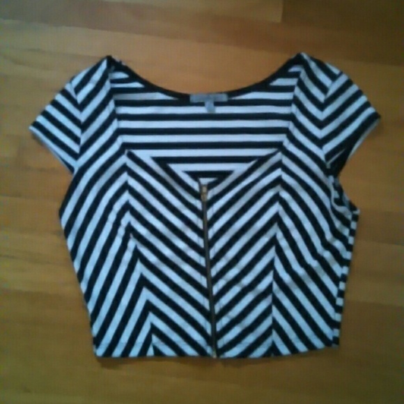 Black & white crop top