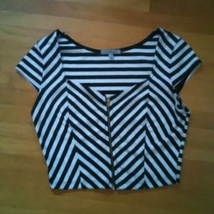 Black & white crop top