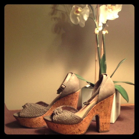 Taupe summer wedges