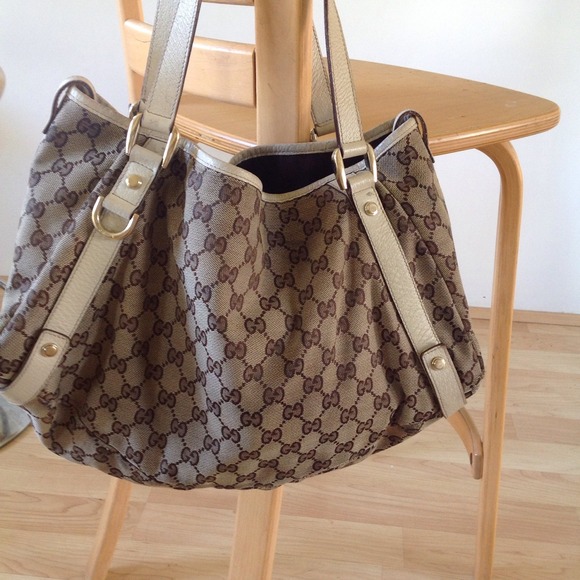 Authentic Gucci Sukey purse💖