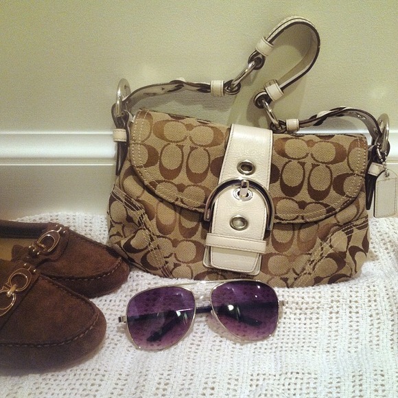 *SOLD* Coach shoulder bag