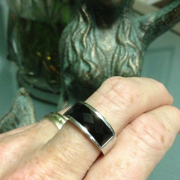Stainless steel black faceted stone