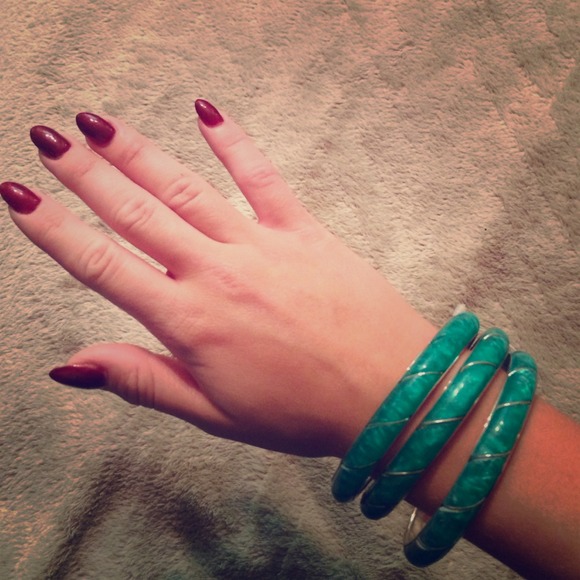 ~NWOT~ Turquoise bangles set of 3! 🐬