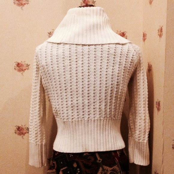 SOLD! Kenneth Cole NWOT ivory crochet cardy jacket - Picture 2 of 2